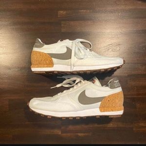 Men Nike Daybreak Pagoda w/ box- worn 1 time